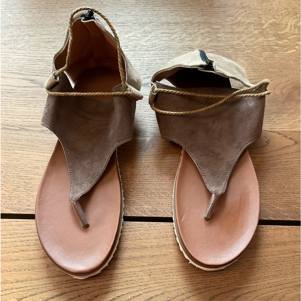 Women sandals . Size 11 . New